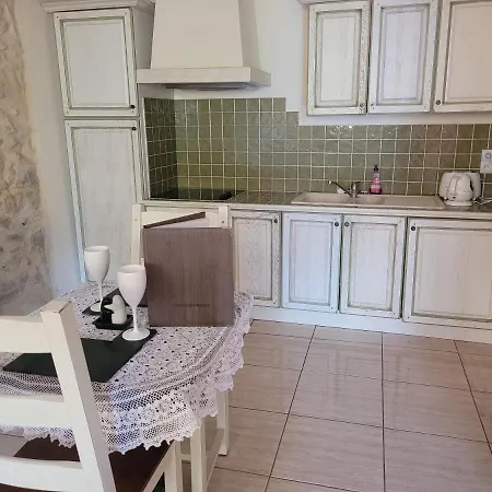Le Studio * Azille